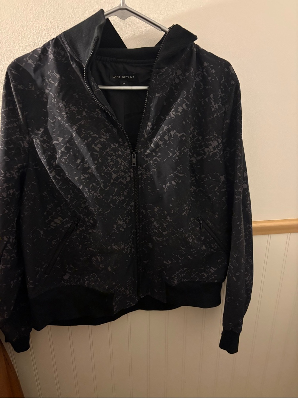 Lane Bryant Women’s Size 14 Black & Gray Abstract Print Full-Zip Jacket